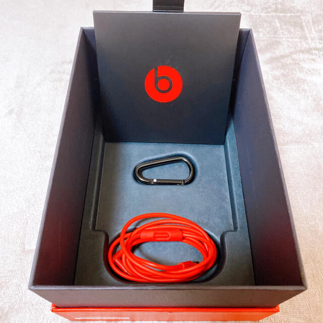 Beats by Dr Dre(ビーツバイドクタードレ)のBeats by Dr. Dre Beats Solo2 レッド スマホ/家電/カメラのオーディオ機器(ヘッドフォン/イヤフォン)の商品写真