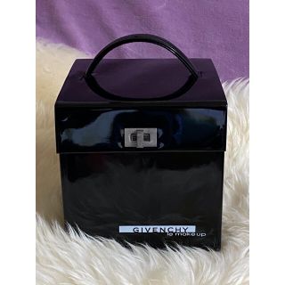 GIVENCHY　ジバンシー　ノベルティメイクボックス