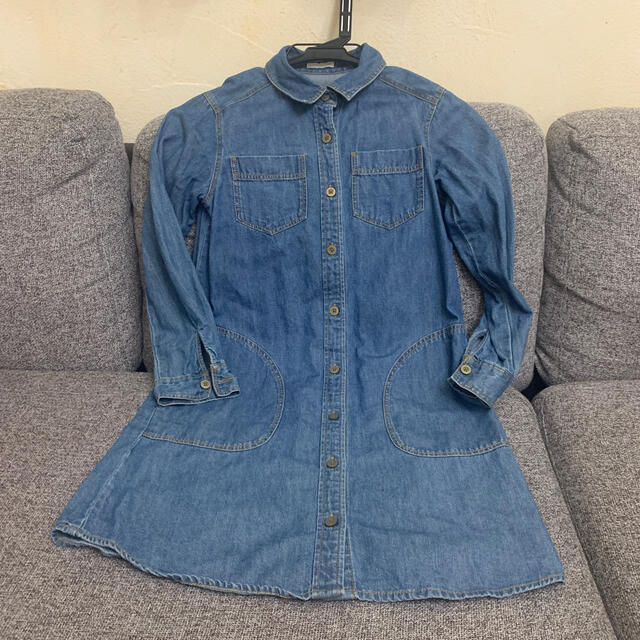 GU(ジーユー)の美品☆デニムシャツワンピース☆140 キッズ/ベビー/マタニティのキッズ服女の子用(90cm~)(ワンピース)の商品写真