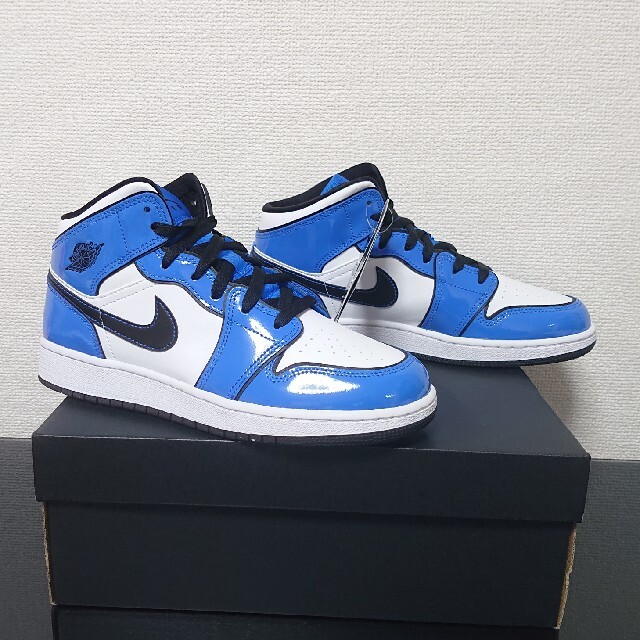 NIKE(ナイキ)のNIKE AIR JORDAN 1 MID SE (GS) 25.0cm  メンズの靴/シューズ(スニーカー)の商品写真