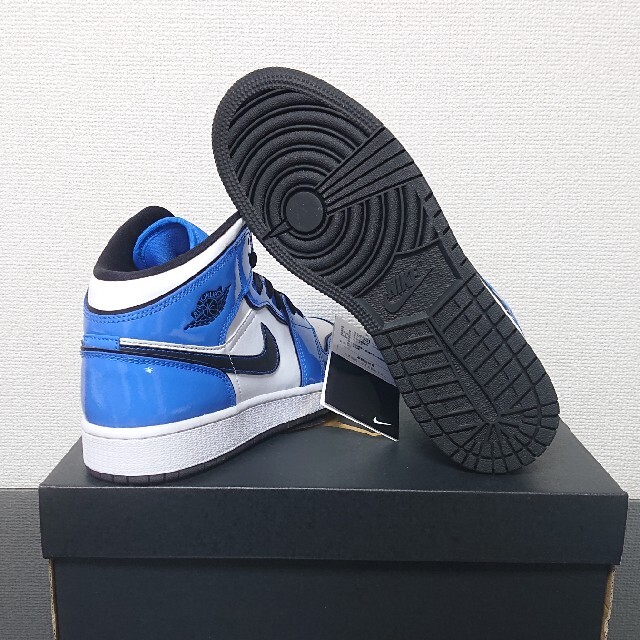 NIKE(ナイキ)のNIKE AIR JORDAN 1 MID SE (GS) 25.0cm  メンズの靴/シューズ(スニーカー)の商品写真