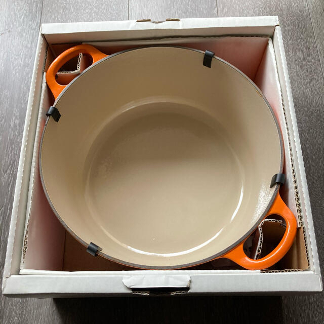 LE CREUSET(ルクルーゼ)のルクルーゼ鍋  SIGNATURE ココットロンド 26cm インテリア/住まい/日用品のキッチン/食器(鍋/フライパン)の商品写真