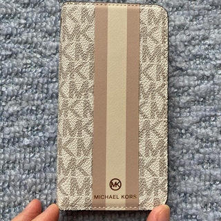 マイケルコース☆新品　iPhone SE第2.8.7.  白手帳型ケース