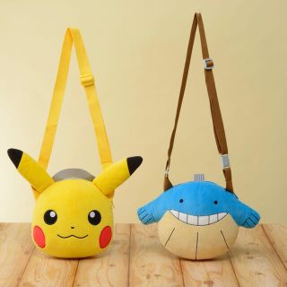 バンダイ(BANDAI)の劇場版ポケットモンスターココの肩掛けぬいぐるみバッグ ピカチュウ　ホエルコ型水筒(ぬいぐるみ)