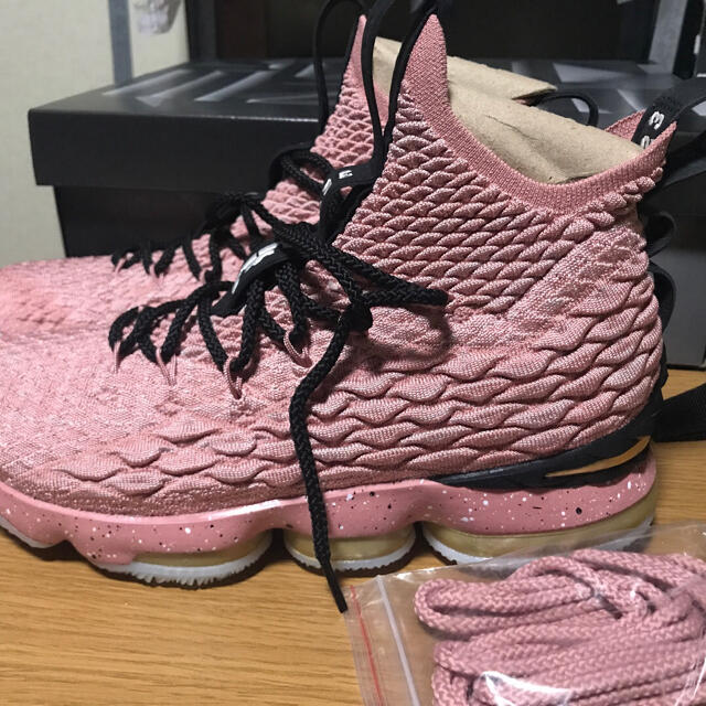 NIKE(ナイキ)のNIKE lebron 15 rust pink メンズの靴/シューズ(スニーカー)の商品写真