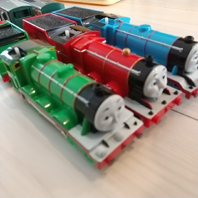 Takara Tomy(タカラトミー)のプラレール きかんしゃトーマス 単品車両３台 ジェームス ゴードン ヘンリー 美 キッズ/ベビー/マタニティのおもちゃ(電車のおもちゃ/車)の商品写真