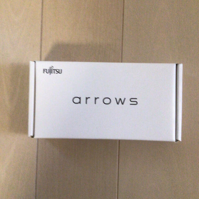 富士通(フジツウ)のarrows RX ブラック 32 GB SIMフリー『新品・未使用』 スマホ/家電/カメラのスマートフォン/携帯電話(スマートフォン本体)の商品写真