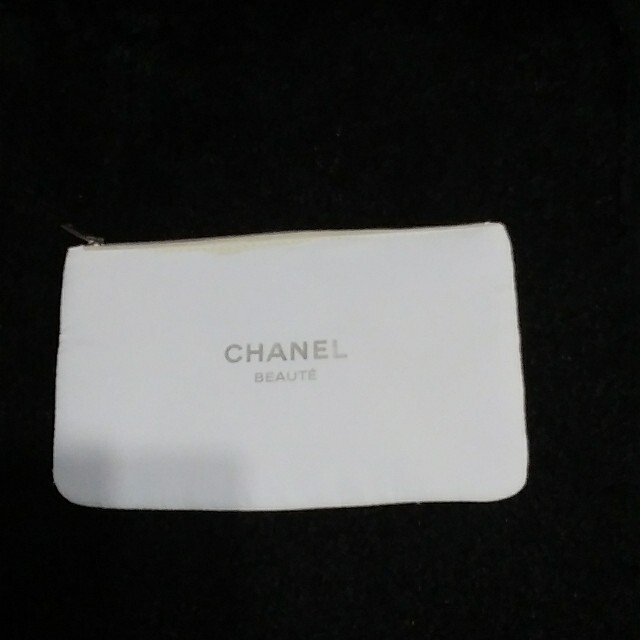 CHANEL(シャネル)のシャネル　ノベルティ　ポーチ レディースのバッグ(ハンドバッグ)の商品写真