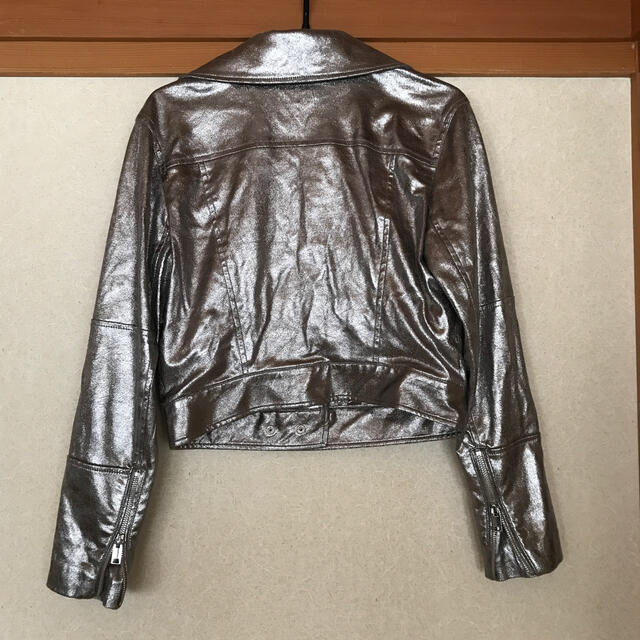 H&M(エイチアンドエム)のライダースジャケット　シルバー(銀色) レディースのジャケット/アウター(ライダースジャケット)の商品写真