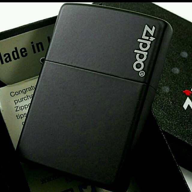 ZIPPO(ジッポー)の♥zippo♥ブラックマット♥ロゴ入り メンズのファッション小物(タバコグッズ)の商品写真