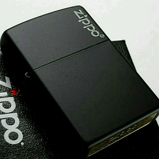 ZIPPO(ジッポー)の♥zippo♥ブラックマット♥ロゴ入り メンズのファッション小物(タバコグッズ)の商品写真