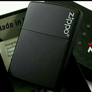 ジッポー(ZIPPO)の♥zippo♥ブラックマット♥ロゴ入り(タバコグッズ)