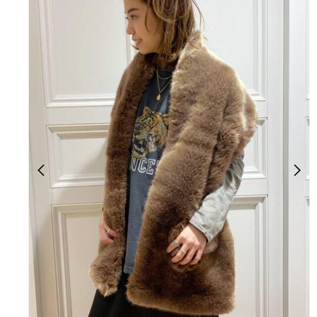 L'Appartement DEUXIEME CLASSE(アパルトモンドゥーズィエムクラス)の【A POINT ETC/アーポワン ウテセ】 FAKE FUR CAPE レディースのファッション小物(マフラー/ショール)の商品写真