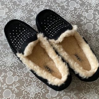 アグ(UGG)のUGG  フラットシューズ(スリッポン/モカシン)