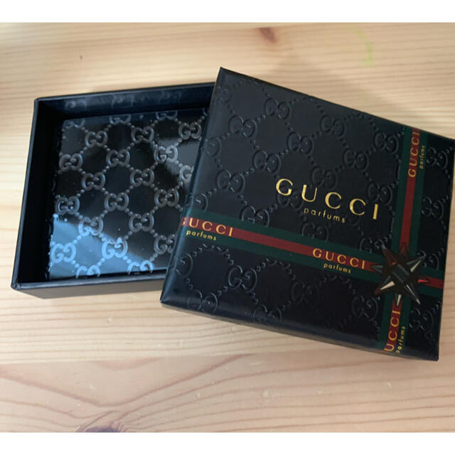 Gucci(グッチ)のGUCCI グッチ 非売品 新品未使用 両面手鏡 ミラー 箱付き 即日発送可能 レディースのファッション小物(ミラー)の商品写真