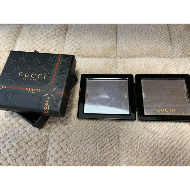 Gucci(グッチ)のGUCCI グッチ 非売品 新品未使用 両面手鏡 ミラー 箱付き 即日発送可能 レディースのファッション小物(ミラー)の商品写真