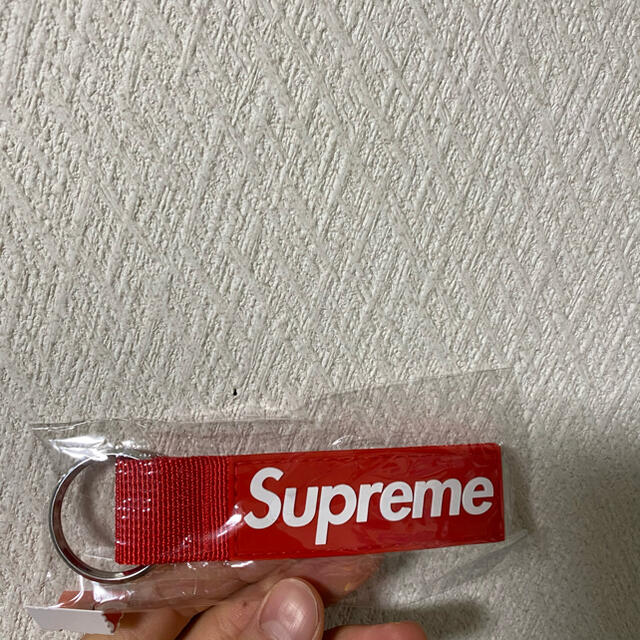 Supreme(シュプリーム)のSUPREME シュプリーム WEBBING KEYCHAIN キーホルダー 赤 メンズのファッション小物(キーホルダー)の商品写真