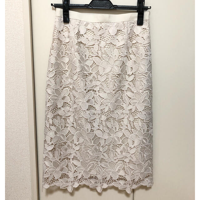JUSGLITTY(ジャスグリッティー)のジャスグリッティ☆フラワーレースタイトスカート レディースのスカート(ひざ丈スカート)の商品写真