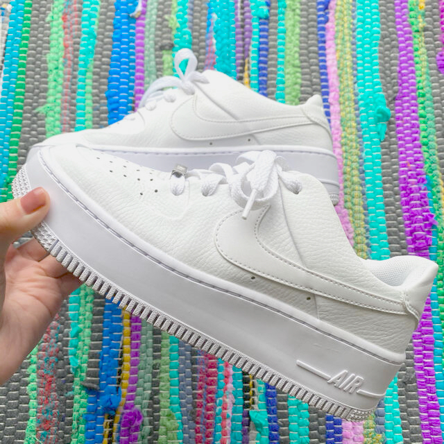 NIKE(ナイキ)の美品！Air Force 1 sage low エアフォース US6 23cm レディースの靴/シューズ(スニーカー)の商品写真