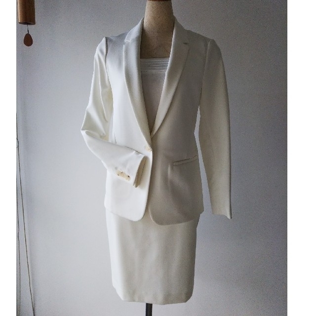白スーツテーラードスーツ