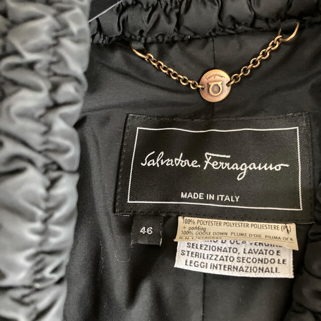 Salvatore Ferragamo(サルヴァトーレフェラガモ)のフェラガモダウンジャケットLサイズ レディースのジャケット/アウター(ダウンジャケット)の商品写真