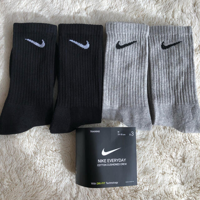 NIKE(ナイキ)のNIKE☆エブリデイ☆クッションクルーソックス☆新品未使用 レディースのレッグウェア(ソックス)の商品写真