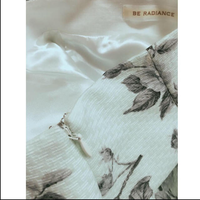 BE RADIANCE(ビーラディエンス)のBE RADIENCE花柄タイトスカート レディースのスカート(ミニスカート)の商品写真