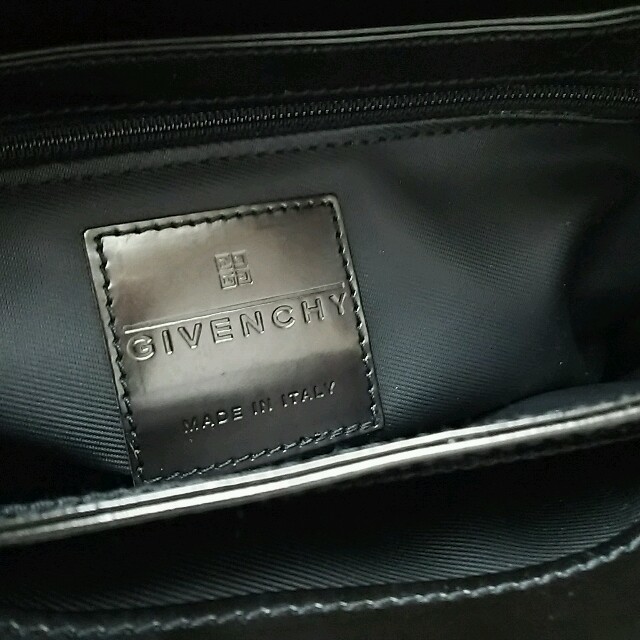 GIVENCHY(ジバンシィ)のGIVENCHYエナメル黒ITALY製 レディースのバッグ(ハンドバッグ)の商品写真