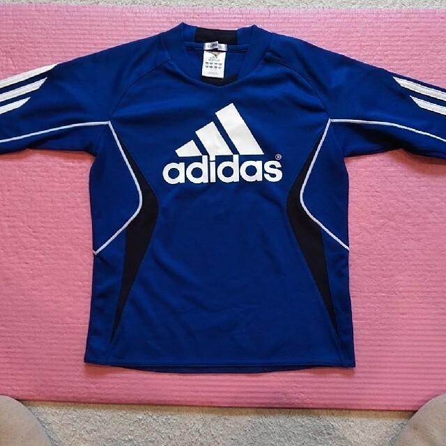 adidas(アディダス)のアディダスサッカーTシャツ　長袖　キッズ スポーツ/アウトドアのサッカー/フットサル(ウェア)の商品写真