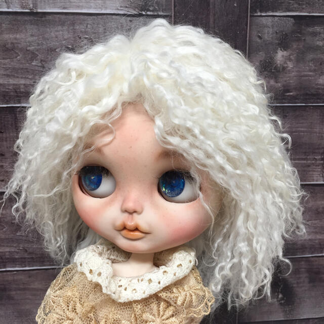 blythe_シャイニーカフェラテ✨w-112チベットラムフルスキンウィッグ