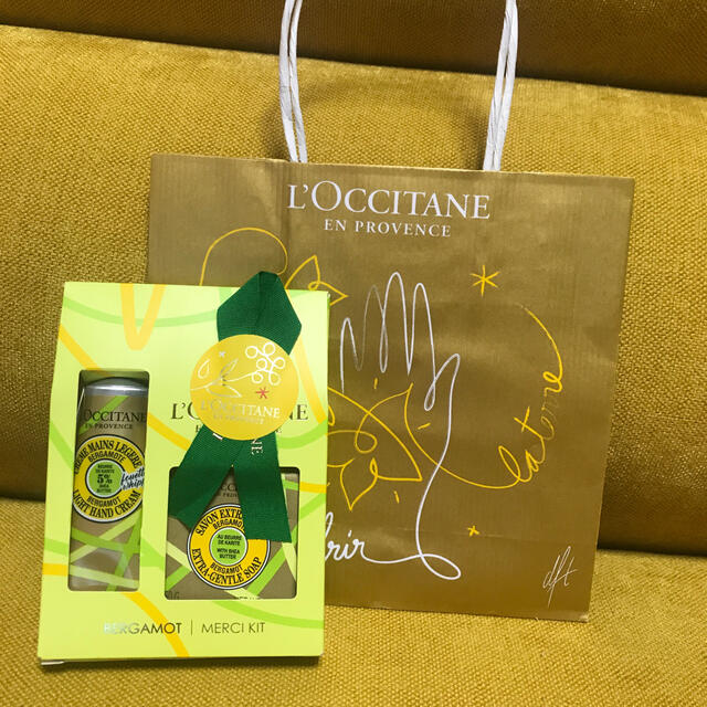 L'OCCITANE(ロクシタン)のプレゼント用に！テ・アールグレイ スノーシア メルシーキット コスメ/美容のボディケア(ハンドクリーム)の商品写真