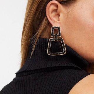 エイソス(asos)の★ASOS★ ゴールドドロップピアス ブラックエナメル (ピアス)