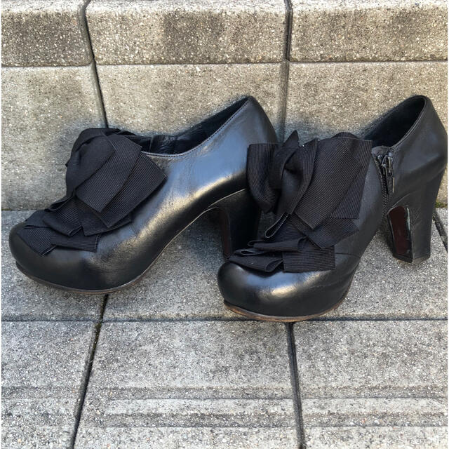 TOMORROWLAND(トゥモローランド)のCHIE MIHARA チエミハラ　黒　パンプス　ローファー レディースの靴/シューズ(ローファー/革靴)の商品写真