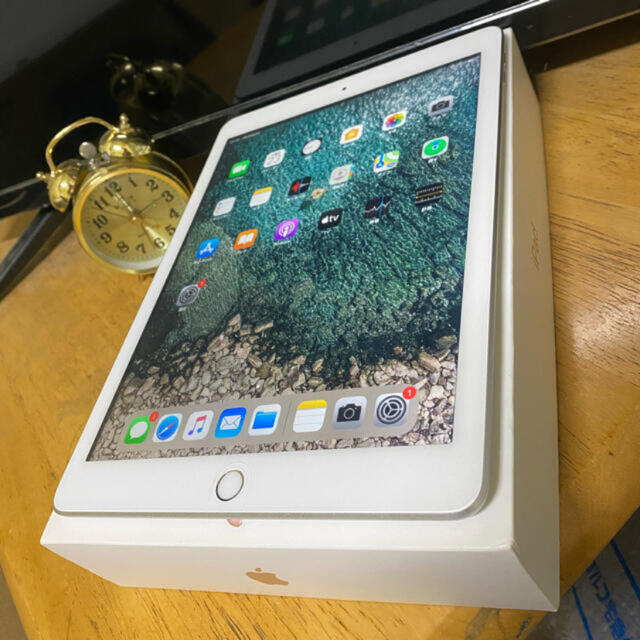 iPad(アイパッド)のiPad 2018 6世代　32GB スマホ/家電/カメラのPC/タブレット(タブレット)の商品写真