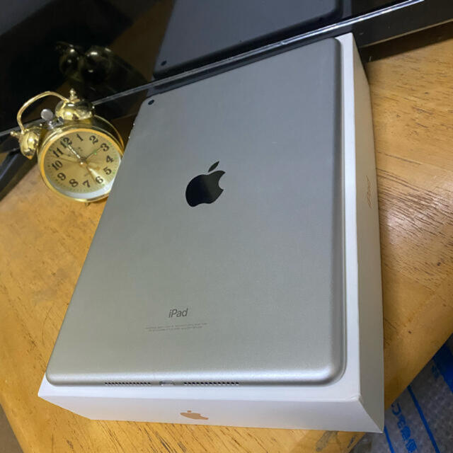 iPad(アイパッド)のiPad 2018 6世代　32GB スマホ/家電/カメラのPC/タブレット(タブレット)の商品写真