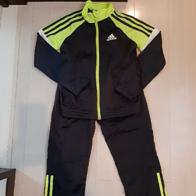 adidas(アディダス)のadidas ｼﾞｬｰｼﾞ130cm 上下ｾｯﾄ キッズ/ベビー/マタニティのキッズ服男の子用(90cm~)(その他)の商品写真