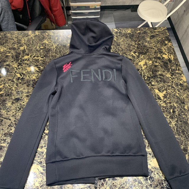 FENDI(フェンディ)のFENDI    Karl Lagerfeldコラボ パーカー値引き可能（希少） レディースのトップス(パーカー)の商品写真