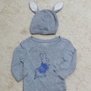 ギャップ(GAP)のピーターラビットセット☆着画あり(ロンパース)