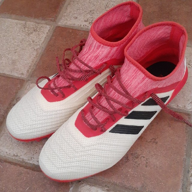 adidas(アディダス)のアディダス　プレデター　18.2　サッカースパイク　27.0cm スポーツ/アウトドアのサッカー/フットサル(シューズ)の商品写真