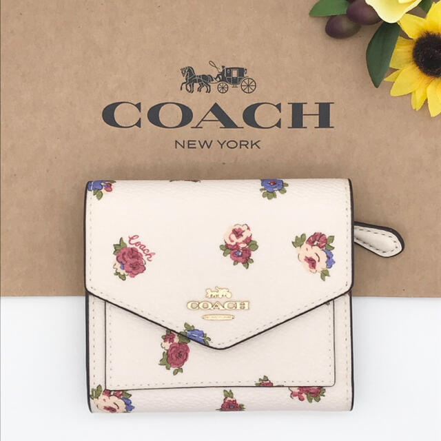 COACH(コーチ)のCOACH 財布　★大人気★　スモールウォレット　白　花柄　三つ折り　新品 レディースのファッション小物(財布)の商品写真