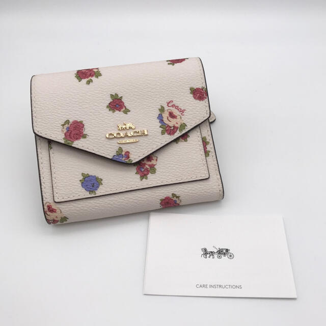 COACH(コーチ)のCOACH 財布　★大人気★　スモールウォレット　白　花柄　三つ折り　新品 レディースのファッション小物(財布)の商品写真