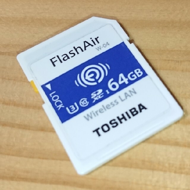 東芝(トウシバ)のflashair W-04 64G スマホ/家電/カメラのPC/タブレット(PC周辺機器)の商品写真
