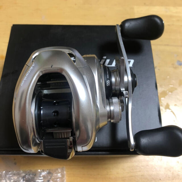 SHIMANO(シマノ)のマカロン様　メタニウム MGL XG バス釣り　リール スポーツ/アウトドアのフィッシング(リール)の商品写真