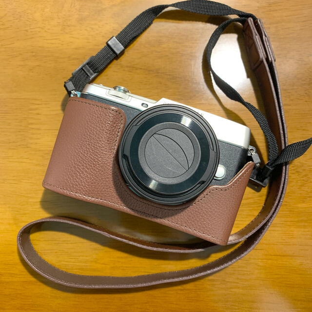 OLYMPUS(オリンパス)のOLYMPUS PEN EP-5 本革ボディジャケット スマホ/家電/カメラのカメラ(ミラーレス一眼)の商品写真