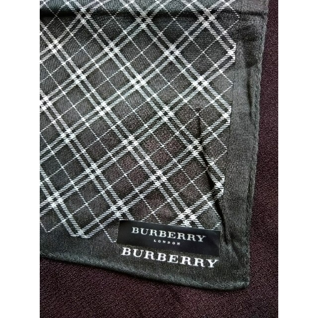 BURBERRY(バーバリー)のバーバリーハンカチ黒チェック新品 レディースのファッション小物(ハンカチ)の商品写真