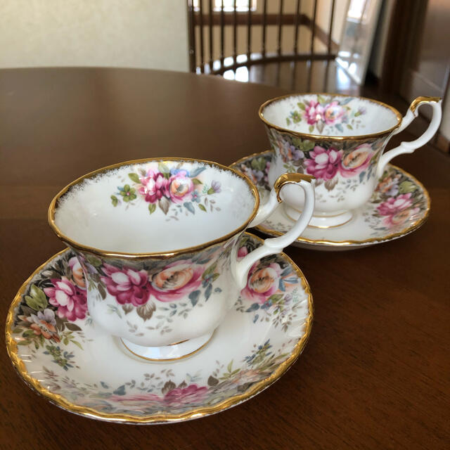 ROYAL ALBERT(ロイヤルアルバート)の【美品】ロイヤルアルバート★オータムローズ★C/S ペア インテリア/住まい/日用品のキッチン/食器(食器)の商品写真