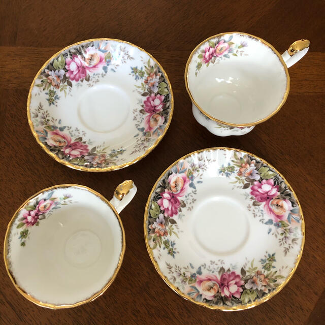 ROYAL ALBERT(ロイヤルアルバート)の【美品】ロイヤルアルバート★オータムローズ★C/S ペア インテリア/住まい/日用品のキッチン/食器(食器)の商品写真