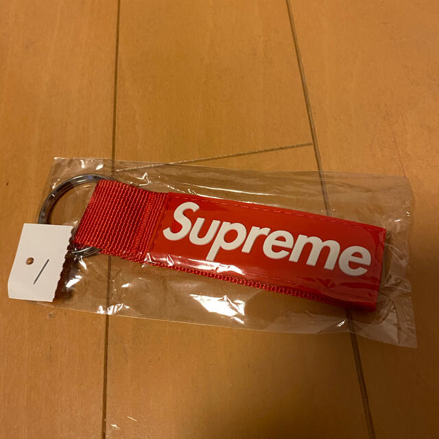 Supreme(シュプリーム)のシュプリーム キーチェーン レッド メンズのファッション小物(キーホルダー)の商品写真