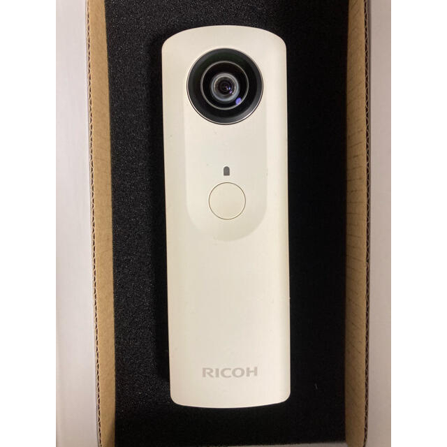 RICOH(リコー)のRICOH THETA リコー シータ スマホ/家電/カメラのカメラ(コンパクトデジタルカメラ)の商品写真