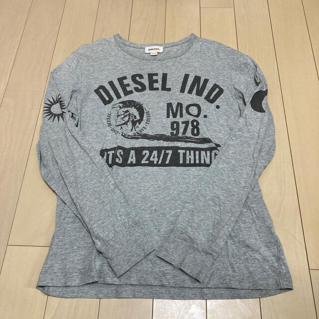 DIESEL(ディーゼル)のディーゼル　ロングスリーブＴシャツ　グレー　　Ｓサイズ メンズのトップス(Tシャツ/カットソー(七分/長袖))の商品写真